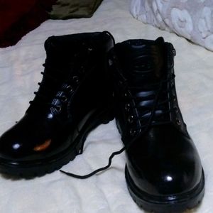 Barely used lugz high top shoed